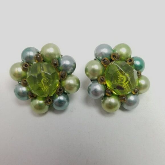 Vintage Green Cluster Clip On Earring, Beaded Retro Color 60s 70s Syle Japan - Picture 2 of 7